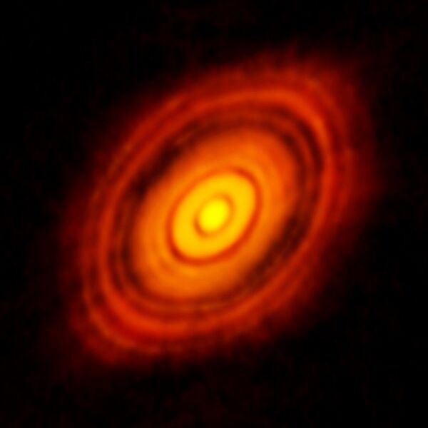 File:HL Tau protoplanetary disk.jpg