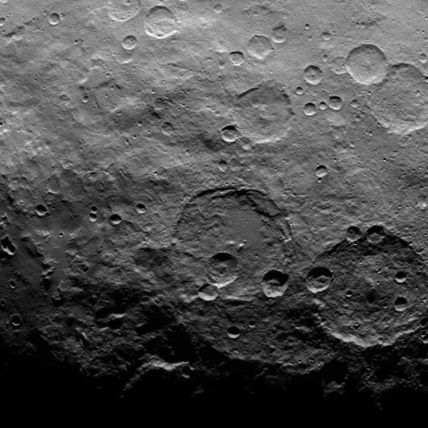 File:Zadeni crater.jpg