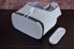 Google-Daydream-2nd-generation-closed.jpg