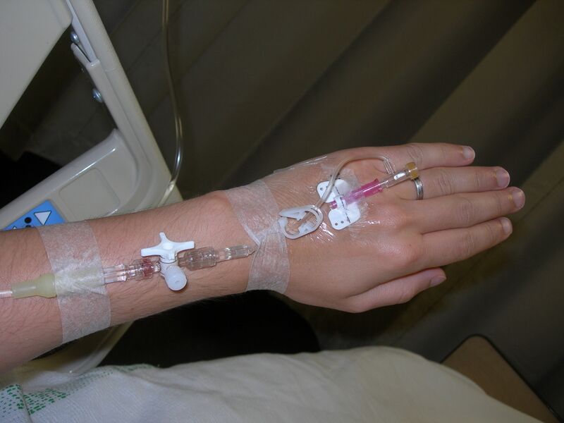File:Intravenous therapy 2007-SEP-13-Singapore.JPG