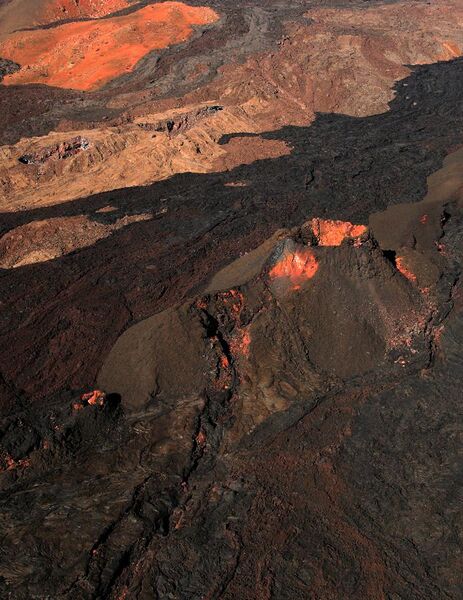 File:Mauna Loa from the air.jpg