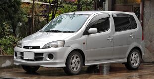 Daihatsu YRV 001.JPG