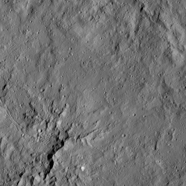 File:PIA20871-Ceres-DwarfPlanet-Dawn-4thMapOrbit-LAMO-image149-20160603.jpg