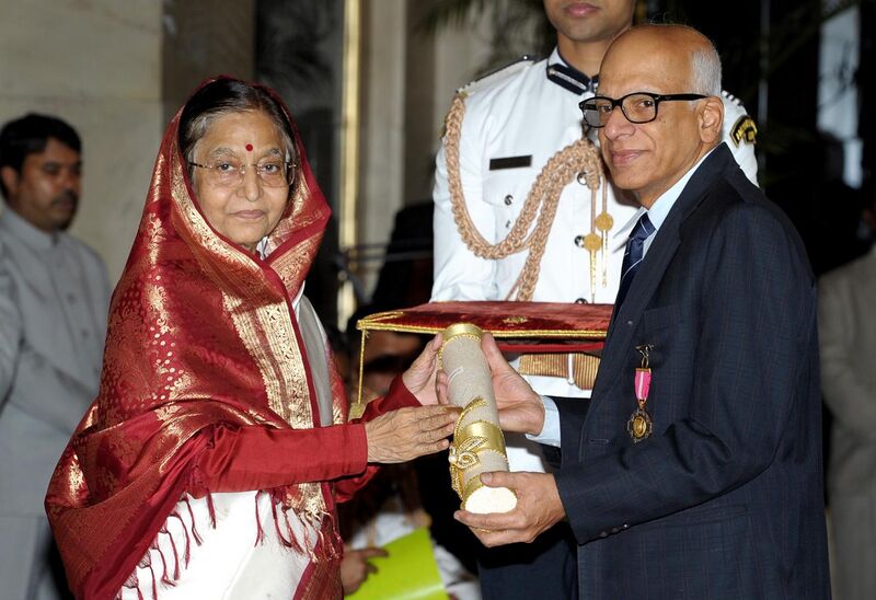 File:The President, Smt. Pratibha Devisingh Patil presenting the Padma Bhushan Award to Dr. Madabusi Santanam Raghunathan, at an Investiture Ceremony-II, at Rashtrapati Bhavan, in New Delhi on April 04, 2012.jpg