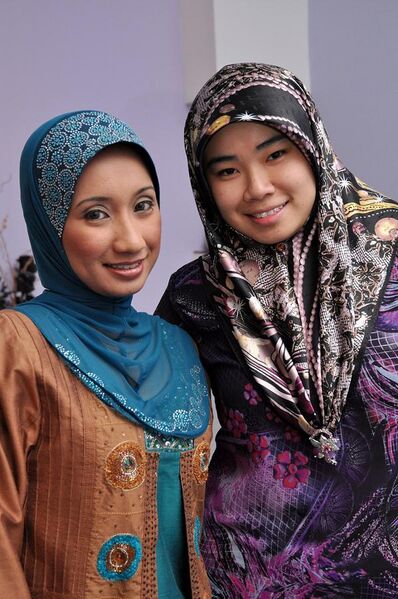 File:Two Muslim women in tudungs at an engagement party, Brunei - 20100531.jpg