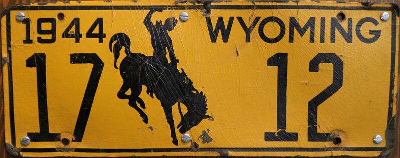 File:1944 Wyoming License Plate 17 12.jpg