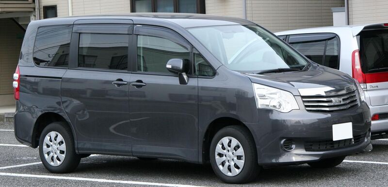 File:2010 Toyota Noah.jpg