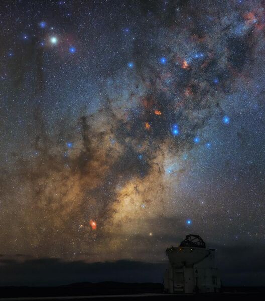 File:Antares overlooking an Auxiliary Telescope.jpg