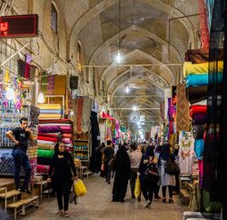 Bazaar de Vakil, Shiraz, Irán, 2016-09-24, DD 55.jpg