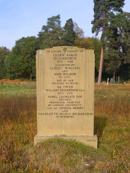 File:Owen Willans Richardson Grave.jpg
