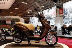 Paris - Salon de la moto 2011 - Peugeot - Kisbee - 001.jpg