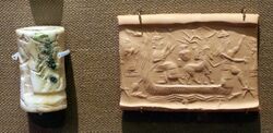 Periodo accadico, sigillo in conchiglia con dio a forma di barca con shamash, da tell asmar, 2350-2150 ac ca.jpg