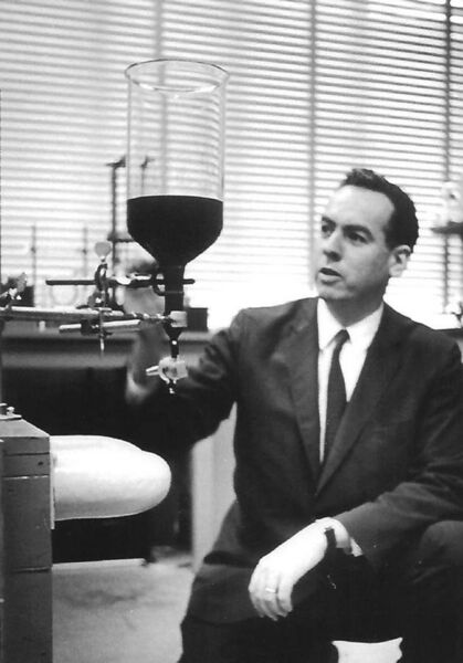 File:R. E. Rosensweig with ferrofluid in his lab (1965).jpg