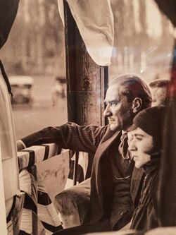 Atatürk ve Rukiye Erkin.jpg