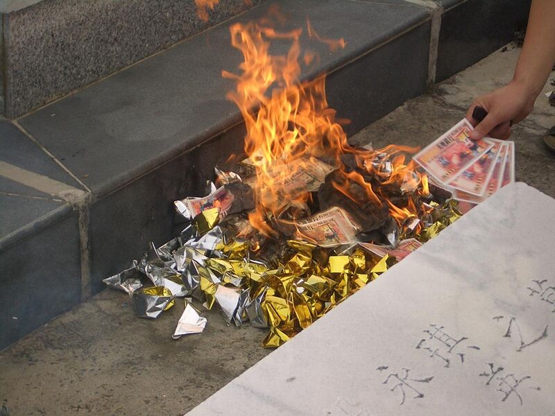 File:Burning-money-and-yuanbao-at-the-cemetery-3249.JPG