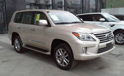 Lexus LX J200 facelift China 2014-04-15.jpg