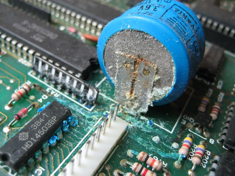 File:NiCd VARTA battery leakage on circuit board (IMG 3313).jpg