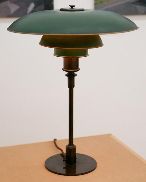 File:Poul Henningsen - PH 1941 lamp.jpg