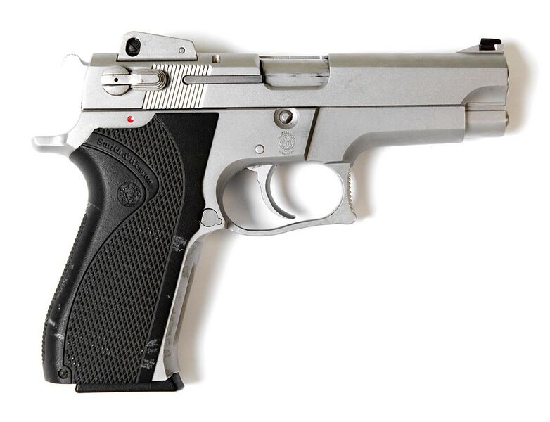 File:Smith and Wesson Model 5906.jpg