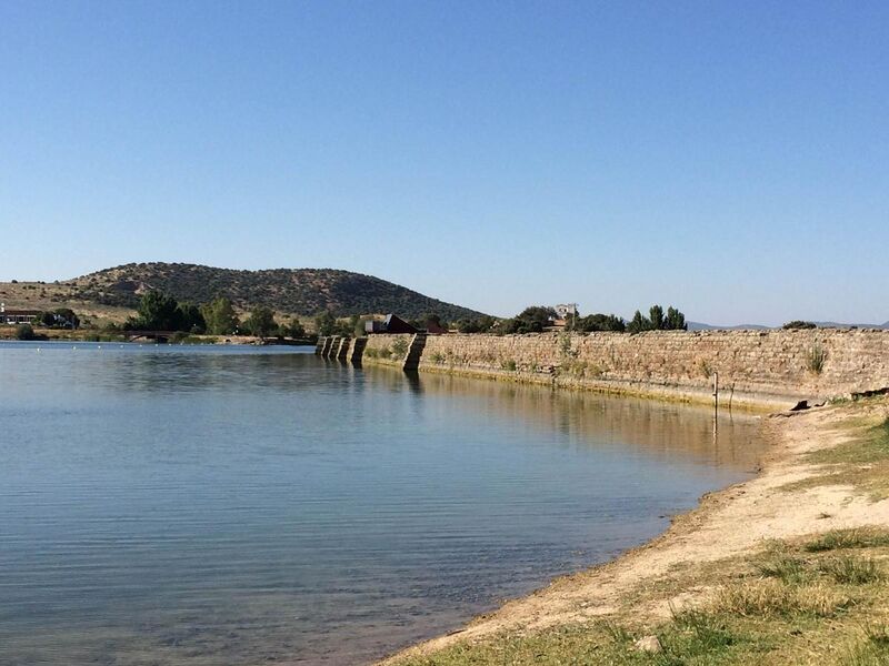 File:Embalse de Proserpina, Mérida (2015).JPG