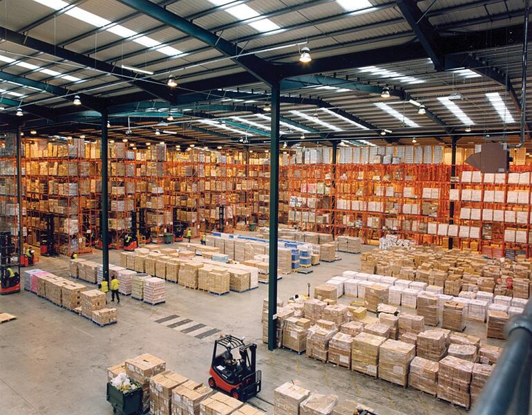File:Modern warehouse with pallet rack storage system.jpg