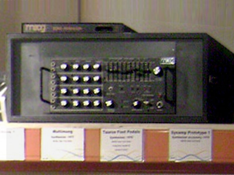File:Moog Song Producer (1983, SN 1366, MIDI & CV-Gate interface for Commodore 64) on Lab Series SynAmp prototype (1978, SN E0471), at Cantos Music Foundation in 2009.jpg