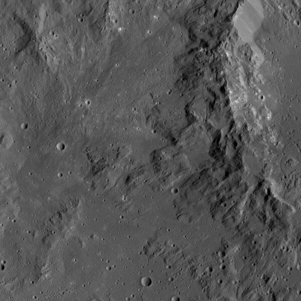 File:PIA20820-Ceres-DwarfPlanet-Dawn-4thMapOrbit-LAMO-image120-20160418.jpg