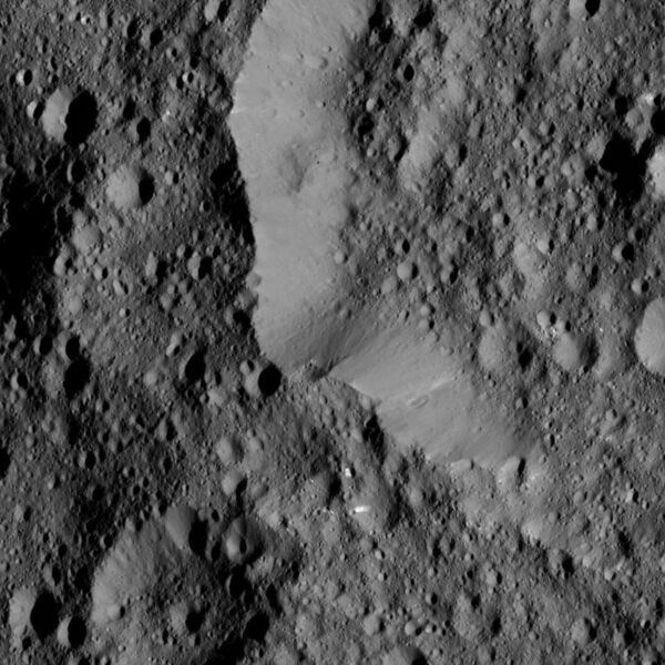 File:PIA20862-Ceres-DwarfPlanet-Dawn-4thMapOrbit-LAMO-image142-20160617.jpg