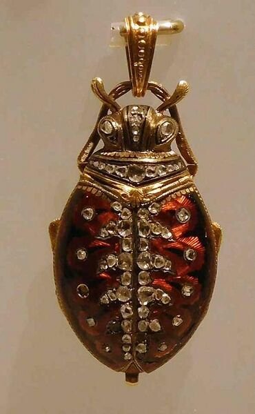 File:Pendant watch in shape of beetle Switzerland 1850-1900 gold, diamond, enamel.jpg