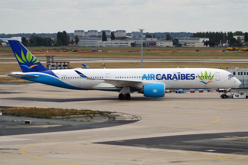 File:Air Caraibes, F-HHAV, Airbus A350-941 (43440150160).jpg
