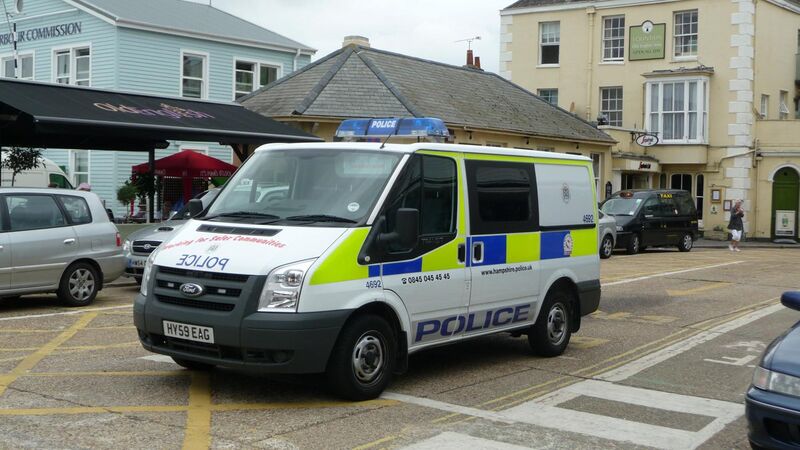 File:Hampshire Police 4692 HY59 EAG.JPG