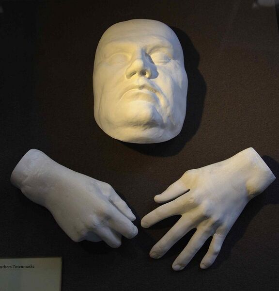 File:Luther death-hand mask.jpg