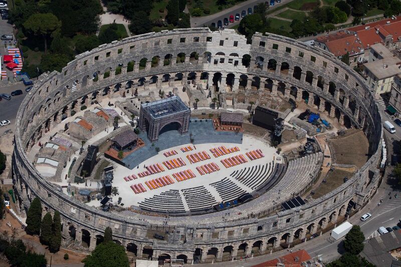 File:The new old amphitheater in Pula Istria (19629095974).jpg