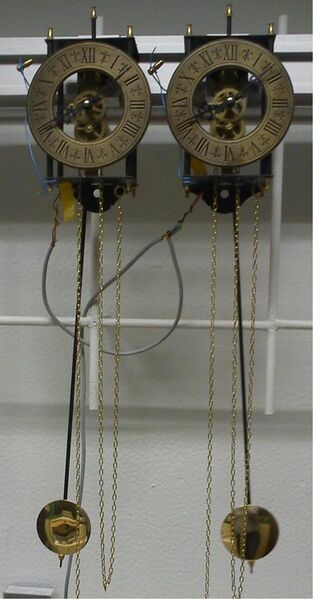 File:Huygens synchronization of two clocks (Experiment).jpg