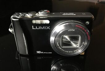 Panasonic Lumix DMC-TZ18 digital camera (2010) no.5.jpg