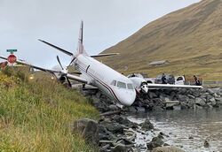PenAir Flight 3296（N686PA） after crash landing.jpg
