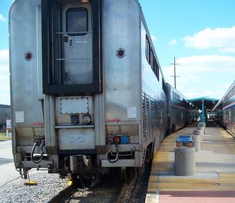 Sanford FL Amtrak02 (cropped).jpg