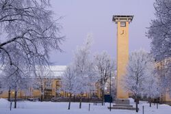 Snöigt campus på Högskolan i Skövde.jpg