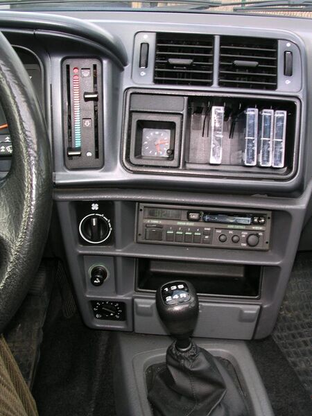 File:Ford Sierra CLX 1990 Radio.jpg