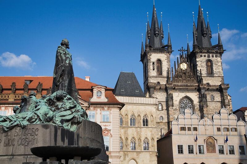 File:Jan Hus Statue and Tyn Church, Old Town Square, Prague - 8190.jpg