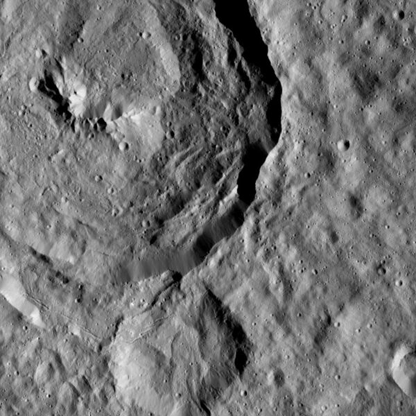 File:PIA20557-Ceres-DwarfPlanet-Dawn-4thMapOrbit-LAMO-image62-2016209.jpg