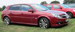 Vauxhall Signum 2198cc May 2006.jpg