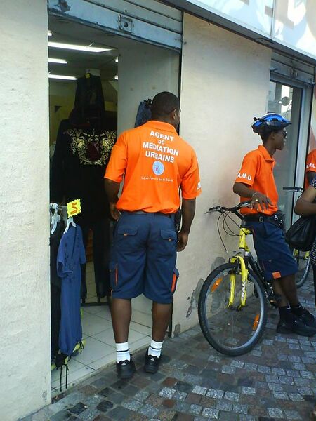 File:Agent de médiation urbaine à Fort-de-France (Martinique).jpg
