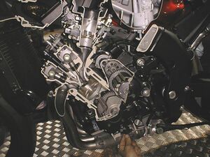 "Cutaway of Yamaha Genesis inline-four 20-valve engine"