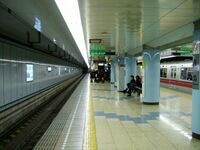 Toei-tsukishima-platform.jpg