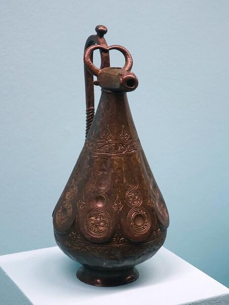 File:Vessel with bull's head spout, Ghaznavid dynasty, late 11th to early 12th century, bronze - Linden-Museum - Stuttgart, Germany - DSC03872.jpg