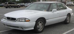 1992-1993 Pontiac Bonneville.jpg