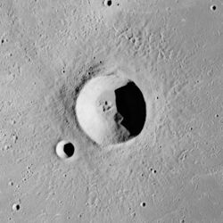 Diophantus crater AS15-M-2332.jpg
