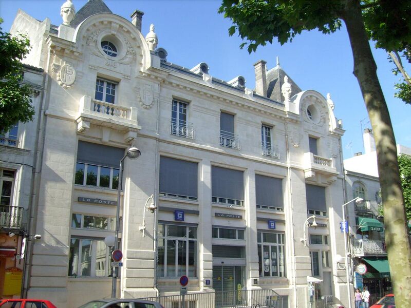 File:Hôtel des Postes de Saintes.jpg