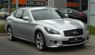 Infiniti M37 S (Y51) – Frontansicht, 28. Mai 2011, Düsseldorf.jpg